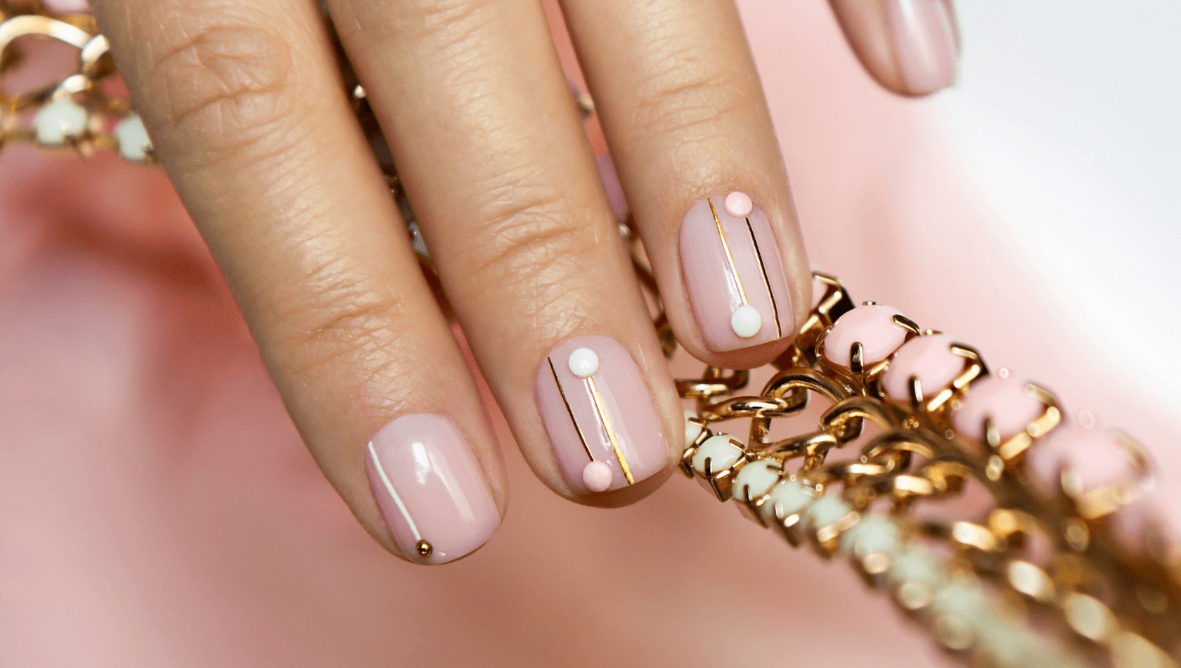 erros comuns ao fazer unhas curtas em gel em casa