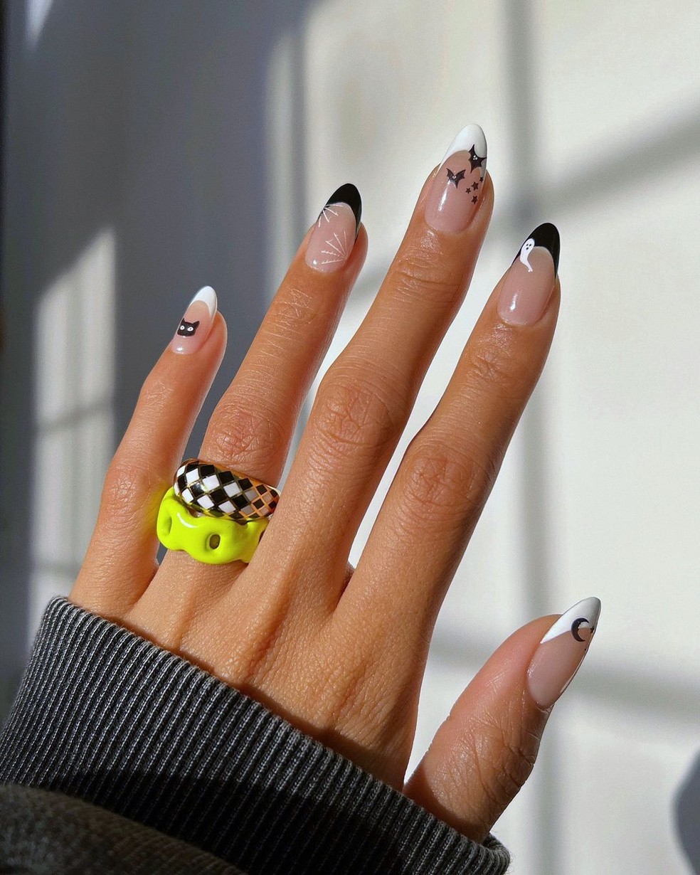 unhas halloween com abóbora