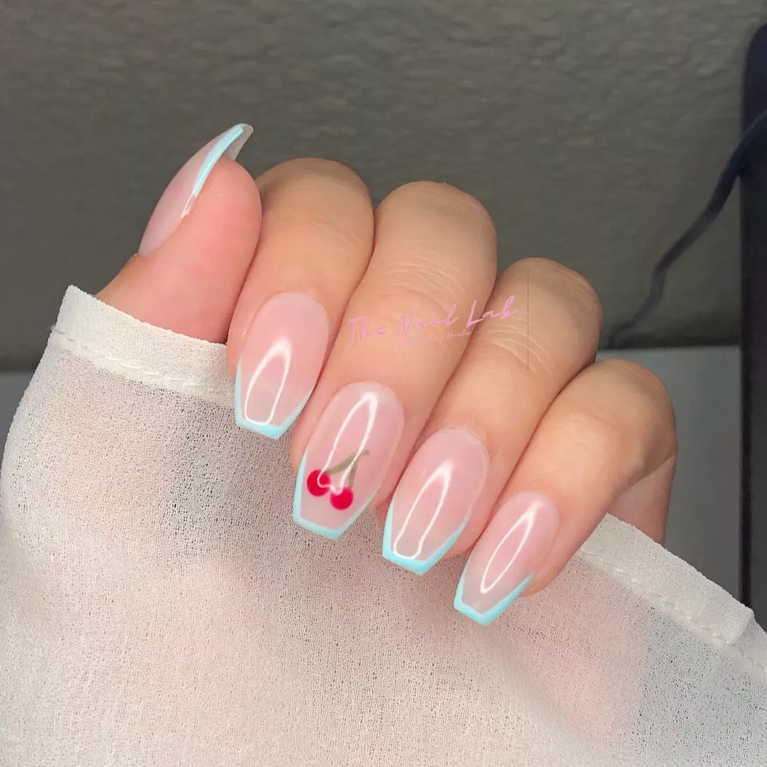 Decoração de Unhas Bailarina com Glitter e Pedrarias: Brilho para Ocasiões Especiais