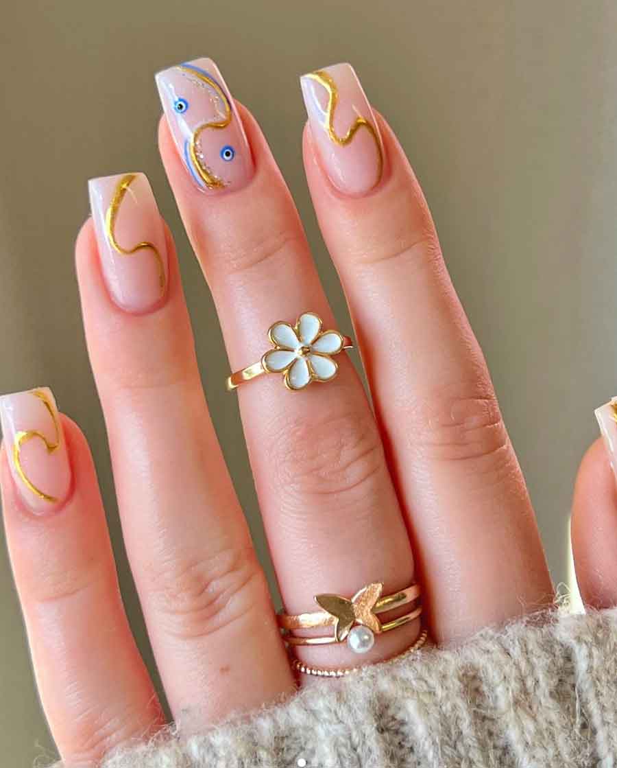 unhas decoradas com dourado