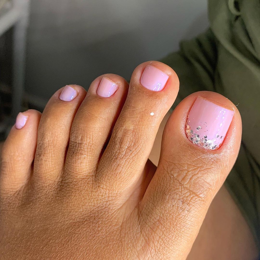 unhas decoradas com efeito cascata de glitter