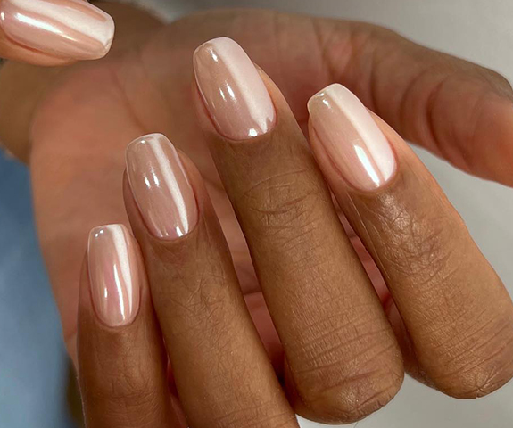 unhas decoradas com efeito cromado