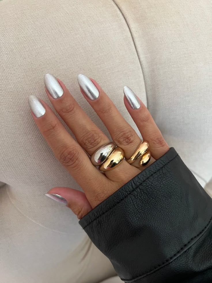 unhas decoradas com efeito cromado