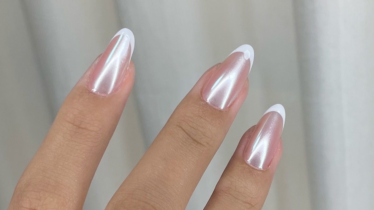 unhas decoradas com efeito cromado