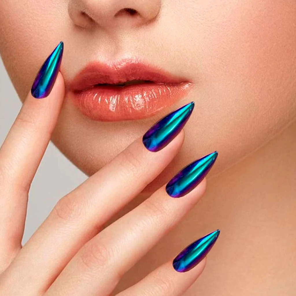 unhas decoradas com efeito cromado