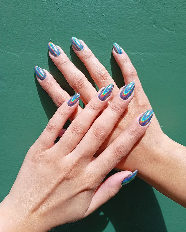 unhas decoradas com efeito cromado
