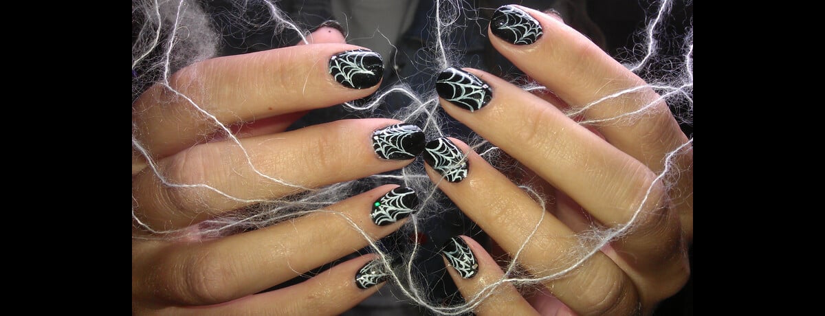 Unhas de Halloween: 5 Ideias Criativas com Efeito Teia