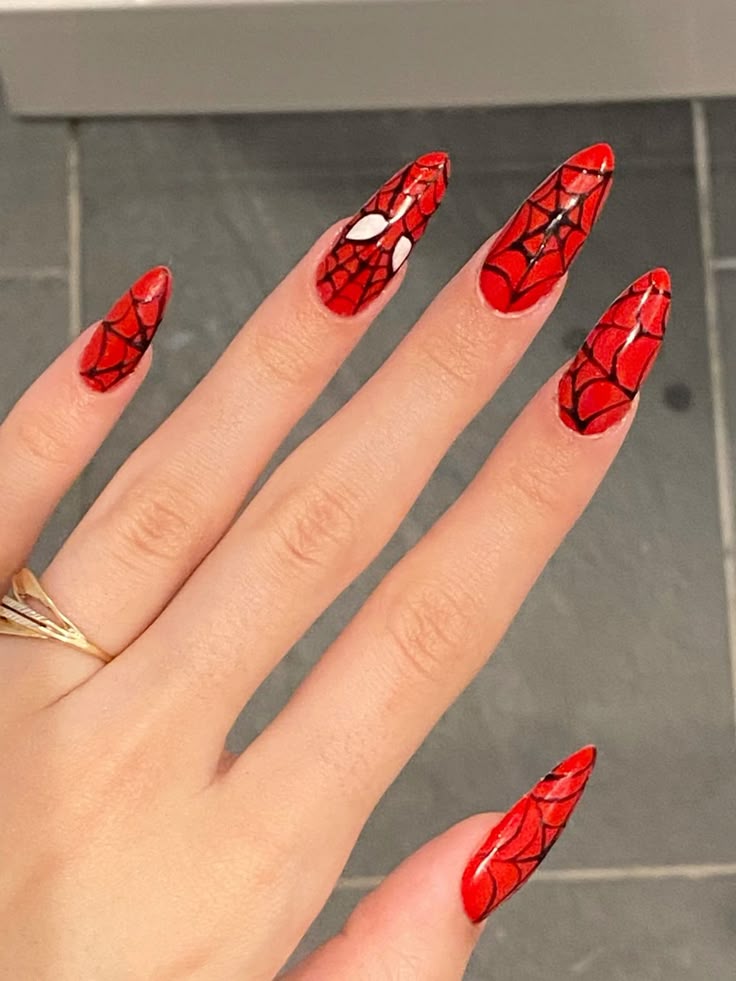 unhas decoradas com efeito teia de aranha