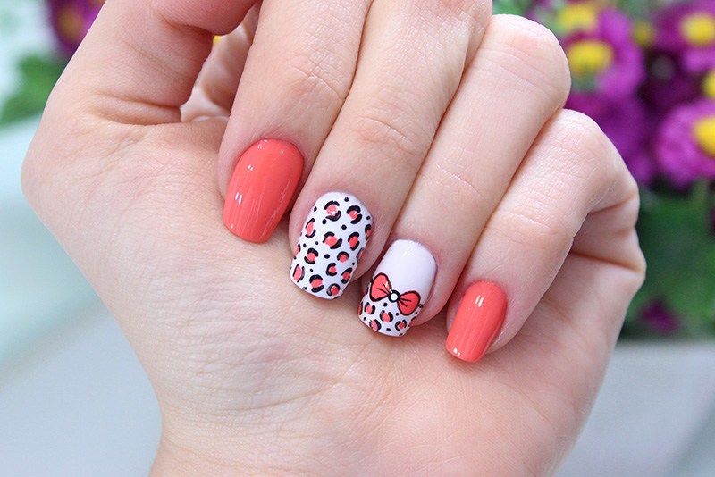unhas decoradas com estampa de oncinha