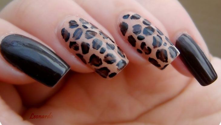 unhas decoradas com estampa de oncinha