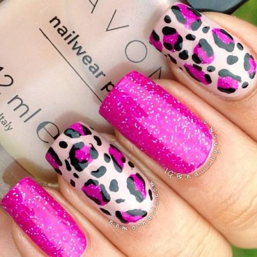 unhas decoradas com estampa de oncinha