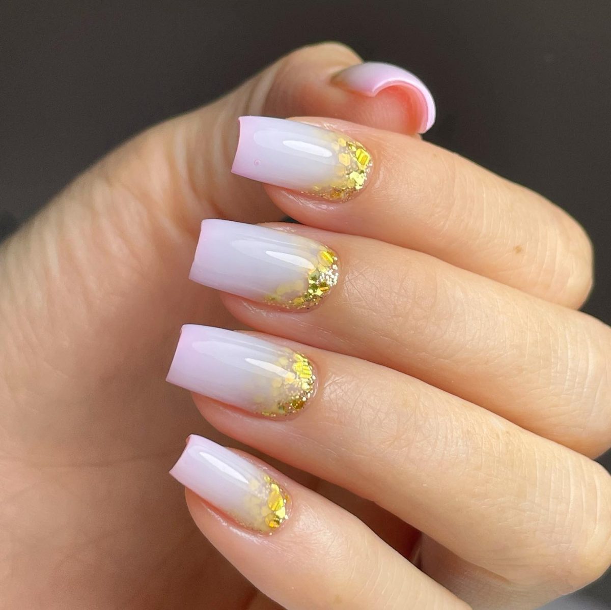 5 Ideias de Decoração de Unhas com Folha de Ouro