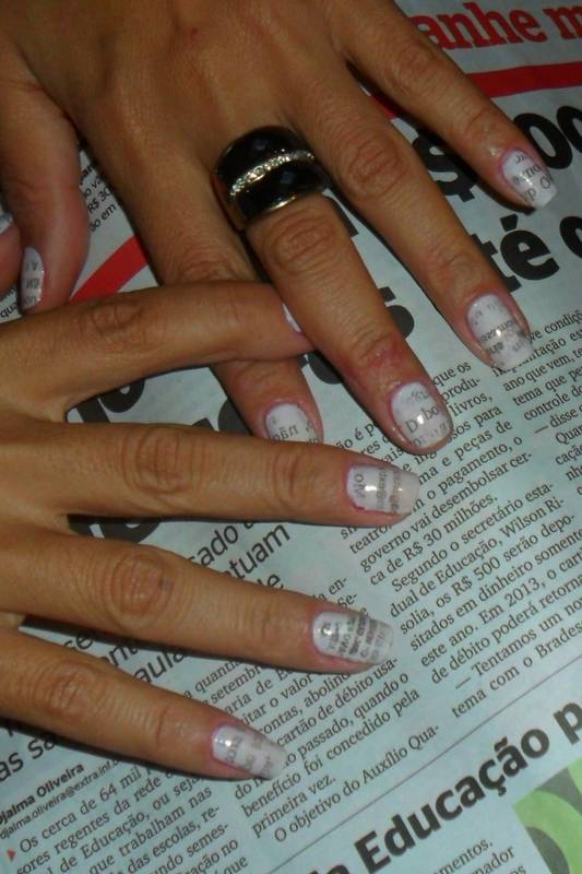 Unhas de Jornal: A Tendência que Voltou dos Anos 2000