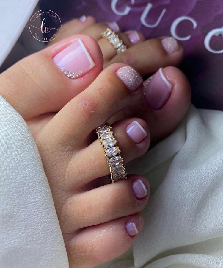 unhas decoradas com pedrarias para os pés