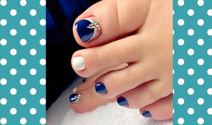 unhas decoradas com pedrarias para os pés