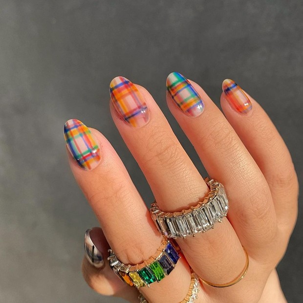 Minimalismo Junino: Elegância nas Unhas para São João 2025