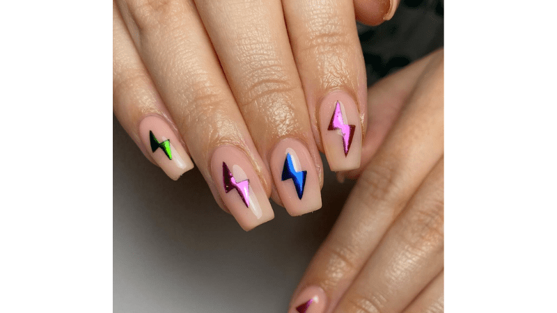 Guia completo de unhas inspiradas em Taylor Swift