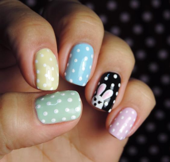 Decoração de unhas minimalista para a Páscoa