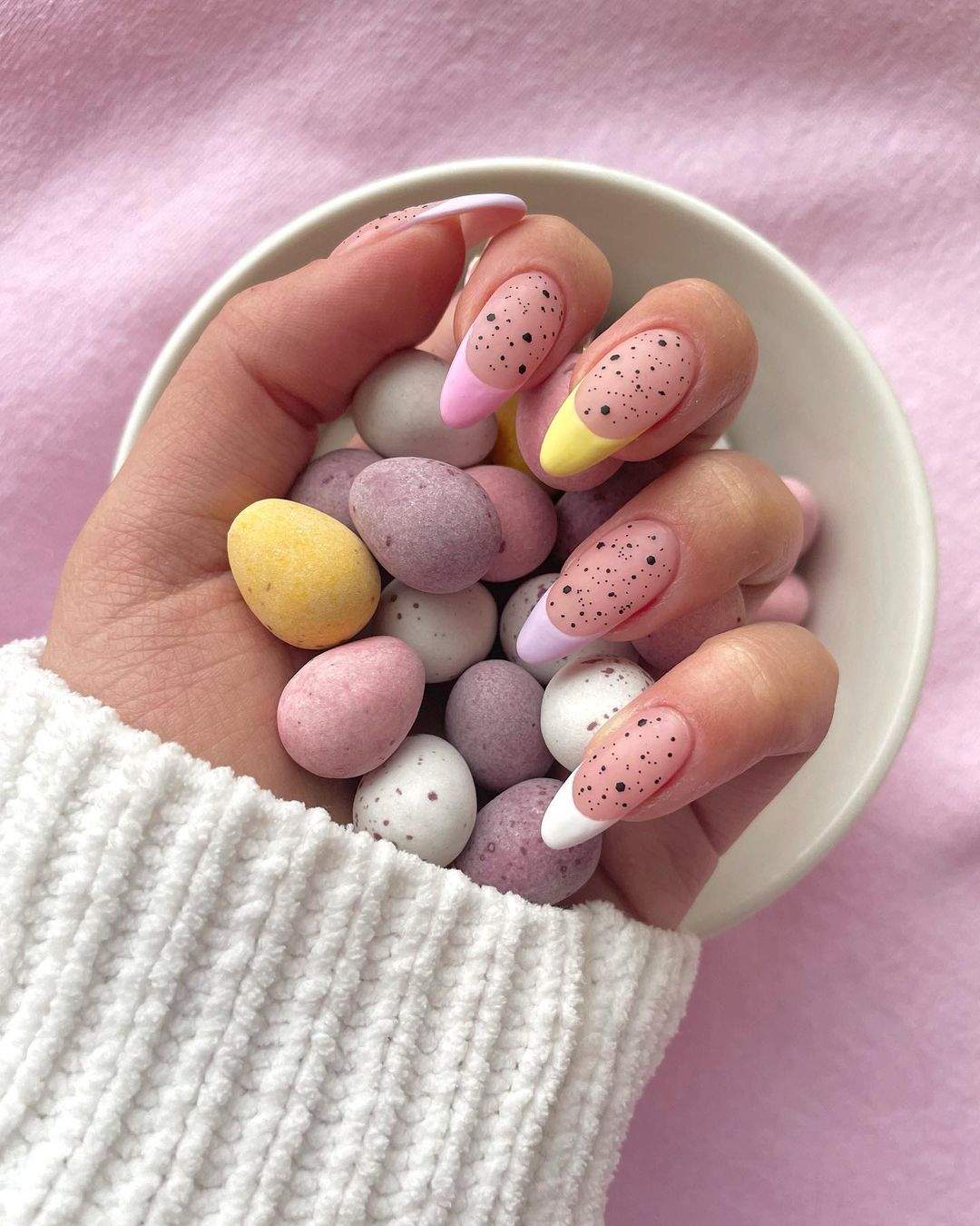 unhas decoradas com tema de páscoa