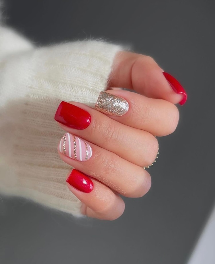 unhas vermelhas com dourado natal