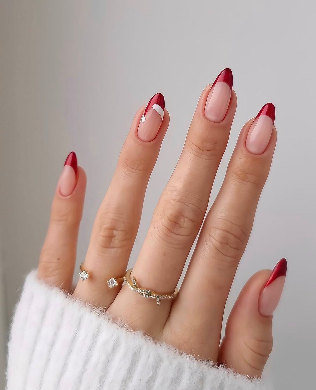 unhas vermelhas com dourado natal