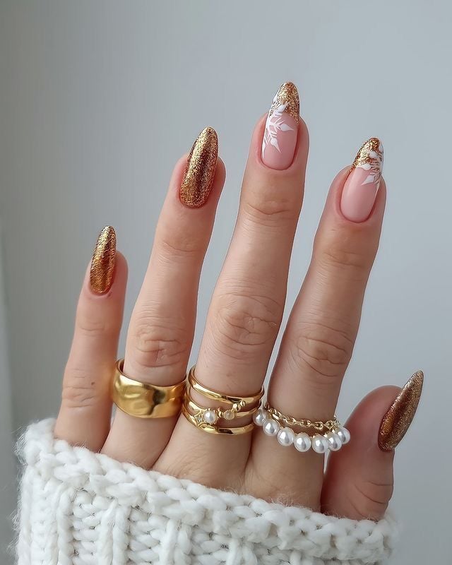 unhas brancas com glitter ano novo