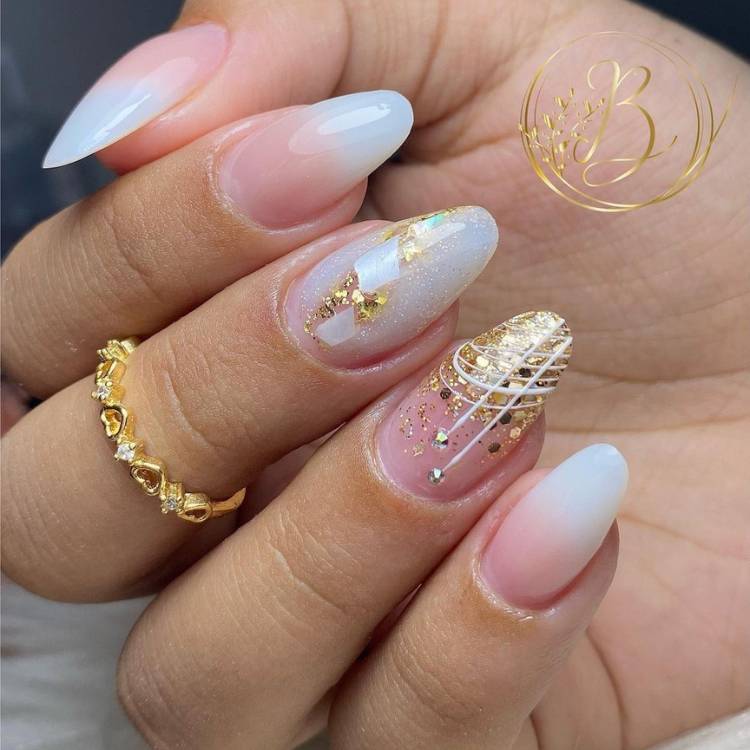 unhas redondas cores vibrantes
