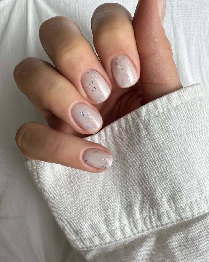 unhas delicadas e simples