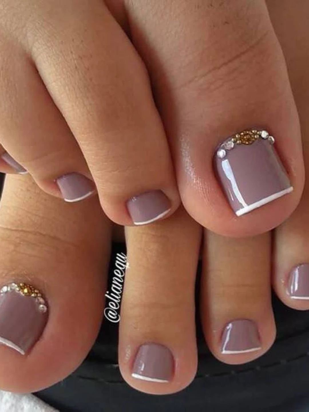 unhas dos pés com flores