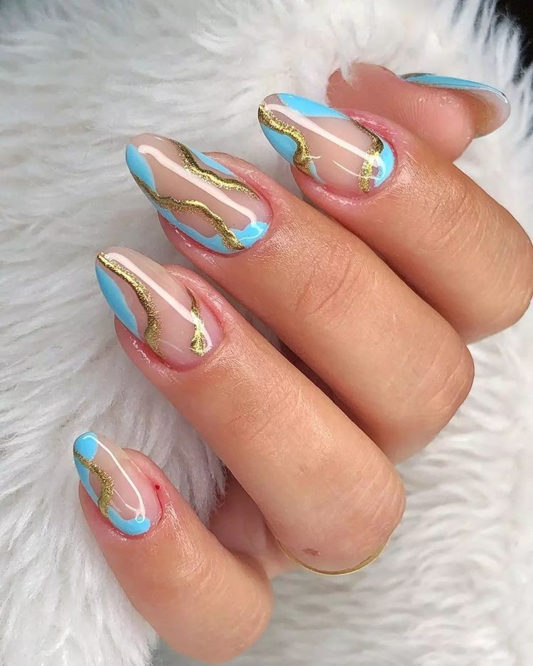 Como Combinar Suas Unhas Azuis em Gel com o Look Perfeito