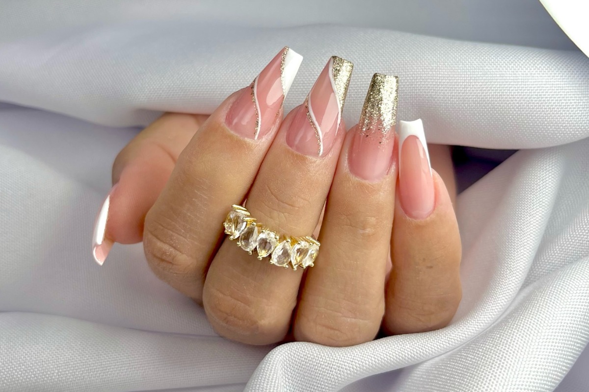 unhas bailarina com glitter