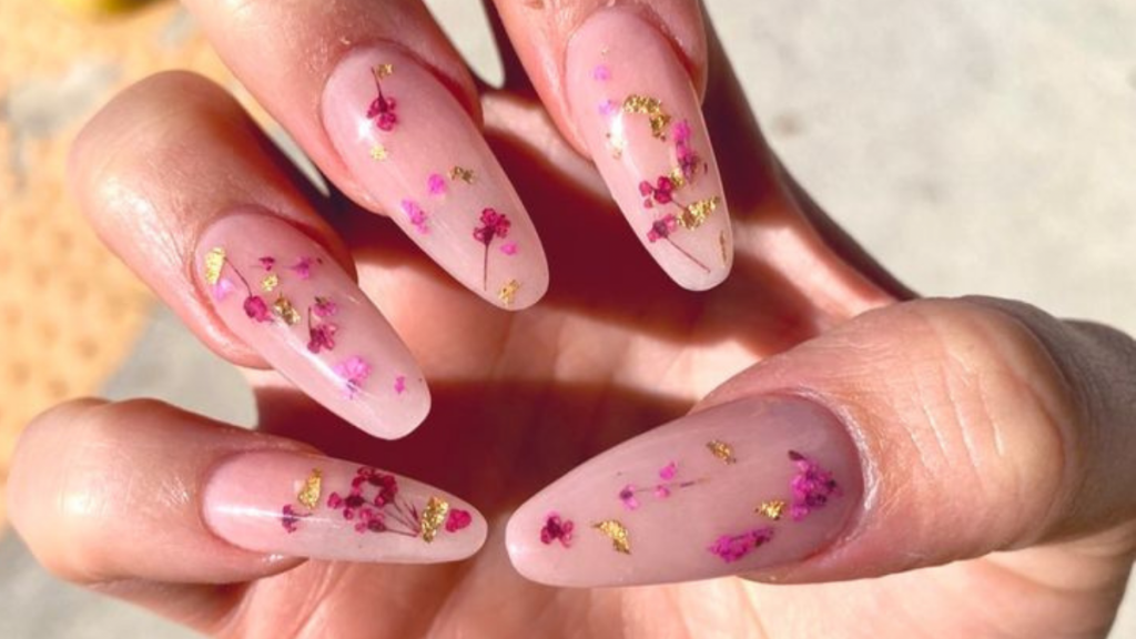 unhas encapsuladas delicadas rosa