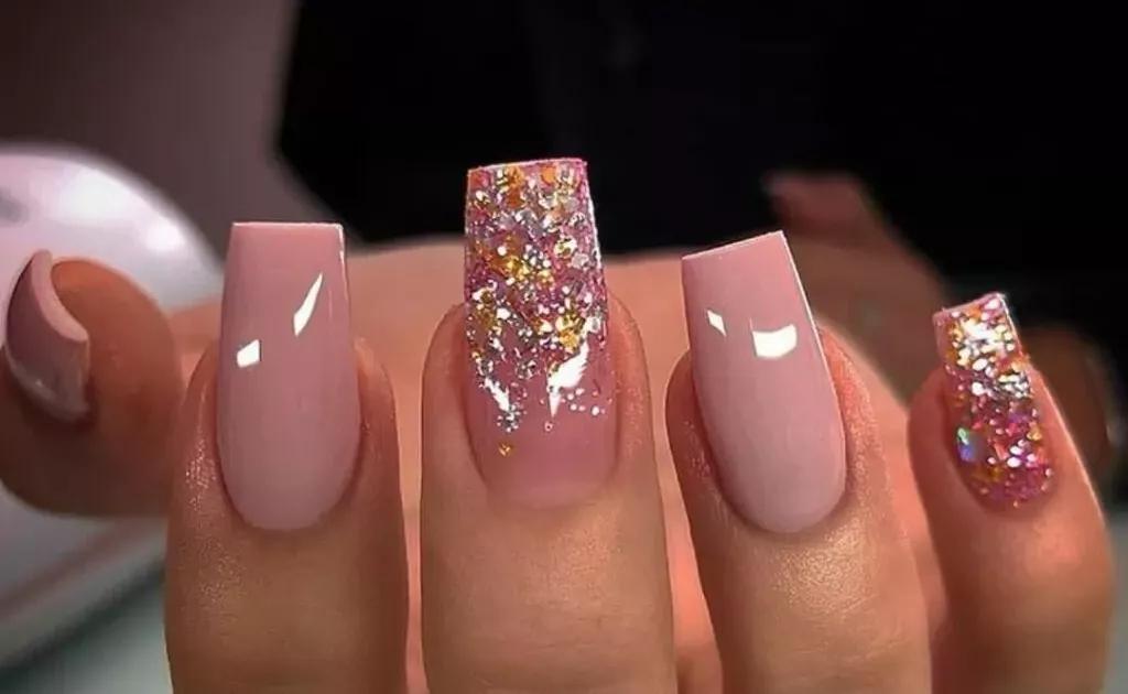 5 ideias de títulos para posts sobre unhas encapsuladas rosa:
1. Unhas Encapsuladas Rosa: O Guia Completo para um Visual Romântico e Sofisticado
2. Descubra as Tendências Mais Delicadas em Unhas Encapsuladas Rosa
3. Baby Boomer Rosa e Flores Secas: Os Estilos de Unha Encapsulada que Você Precisa Conhecer
4. Como Conseguir Unhas Encapsuladas Perfeitas: Dicas de Formato e Cor
5. Unhas Encapsuladas Rosa com Glitter e Folhas de Ouro: Brilho e Elegância para Suas Mãos