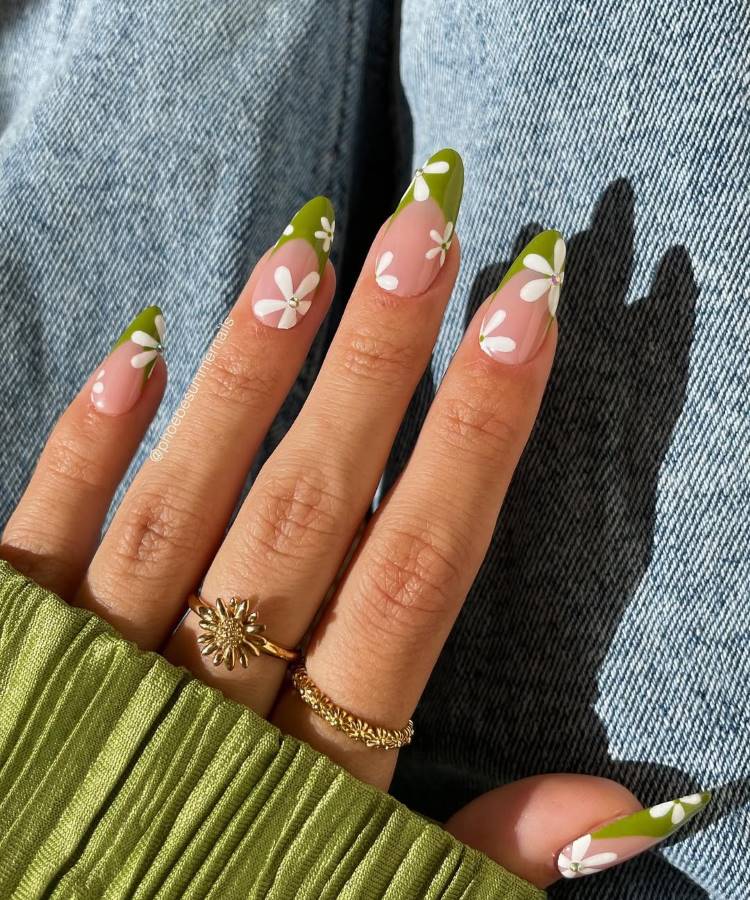 unhas gel amendoado com micro francesinha