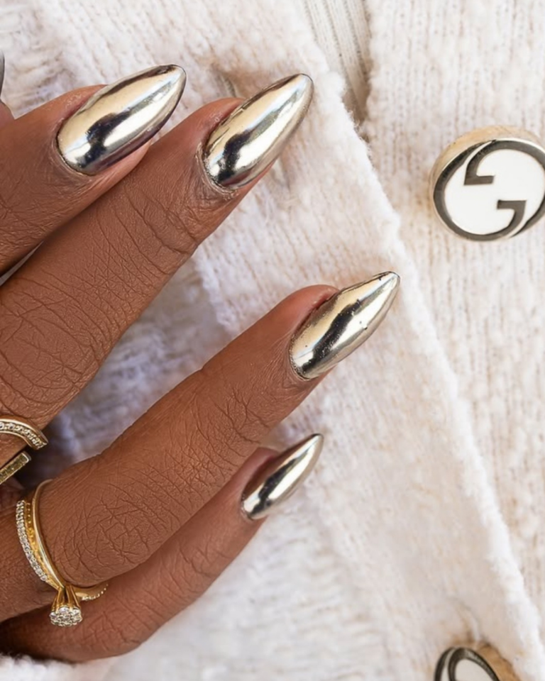 unhas de glitter vs unhas metalizadas para o carnaval