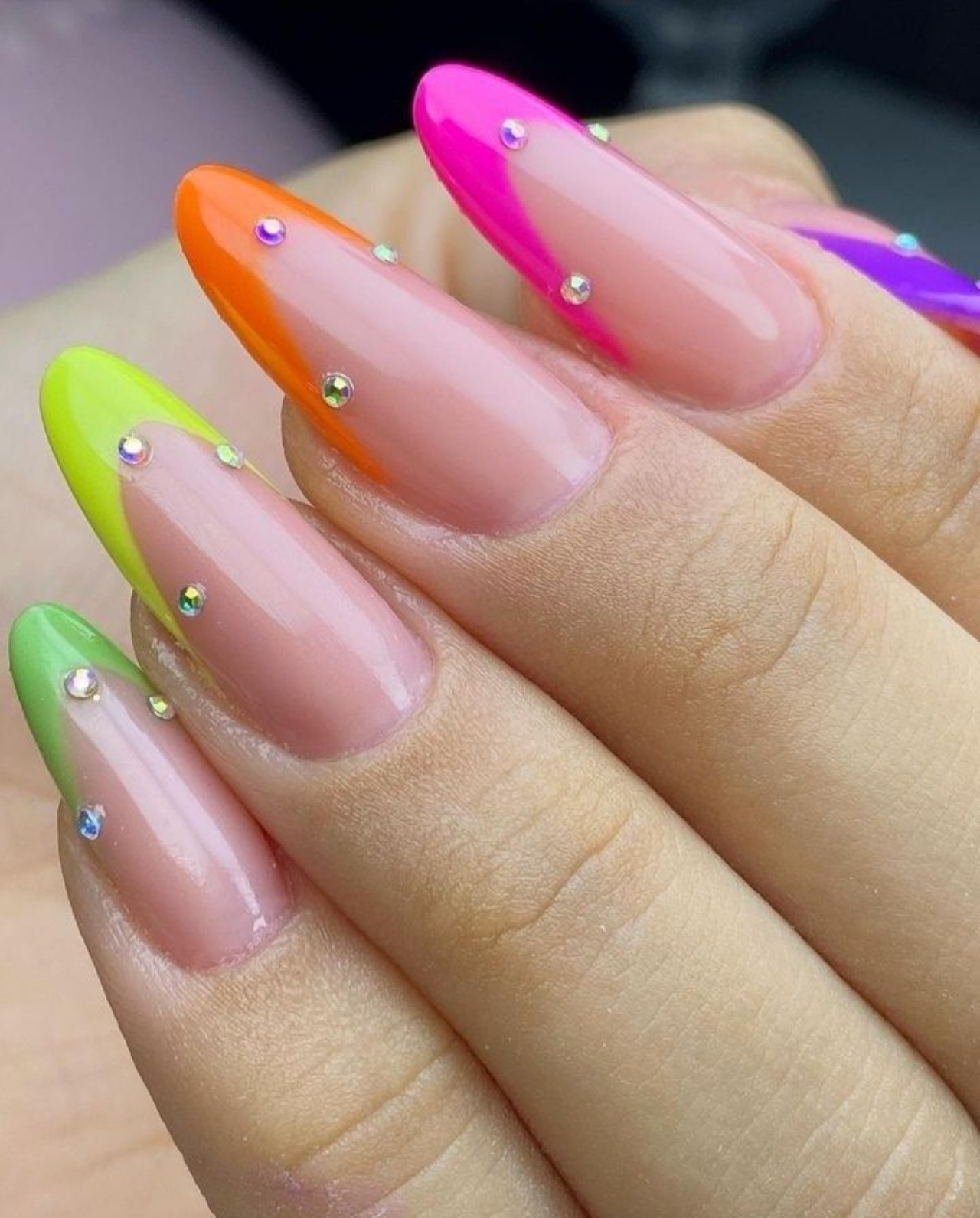 unhas de gel vs unhas postiças para carnaval