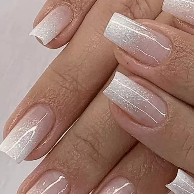 A Arte da Aplicação Perfeita: Passo a Passo para Unhas Postiças Impecáveis