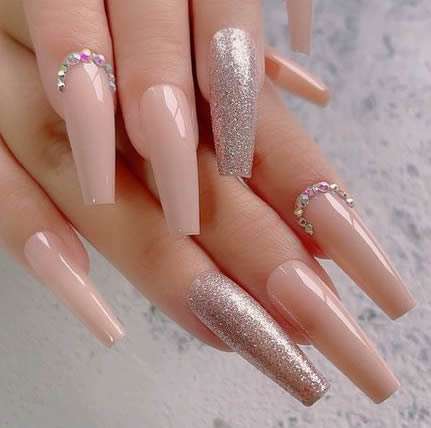 A Arte da Aplicação Perfeita: Passo a Passo para Unhas Postiças Impecáveis