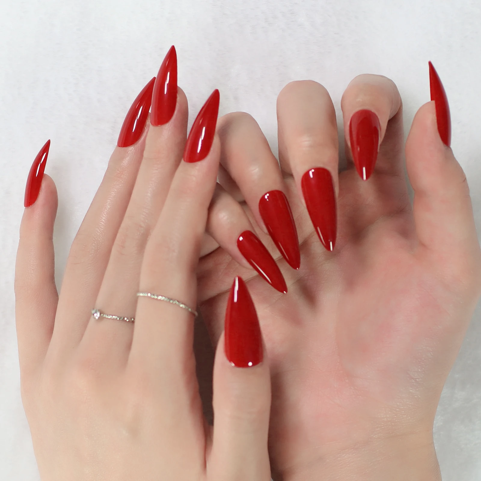 inspirações de unhas vermelhas elegantes para festas