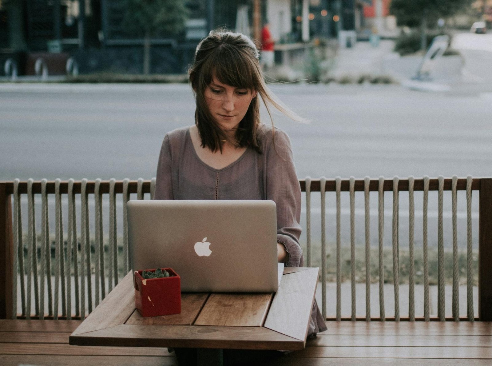 MacBook Air M4 vs. MacBook Pro M5: Qual o Melhor para Você em 2026?