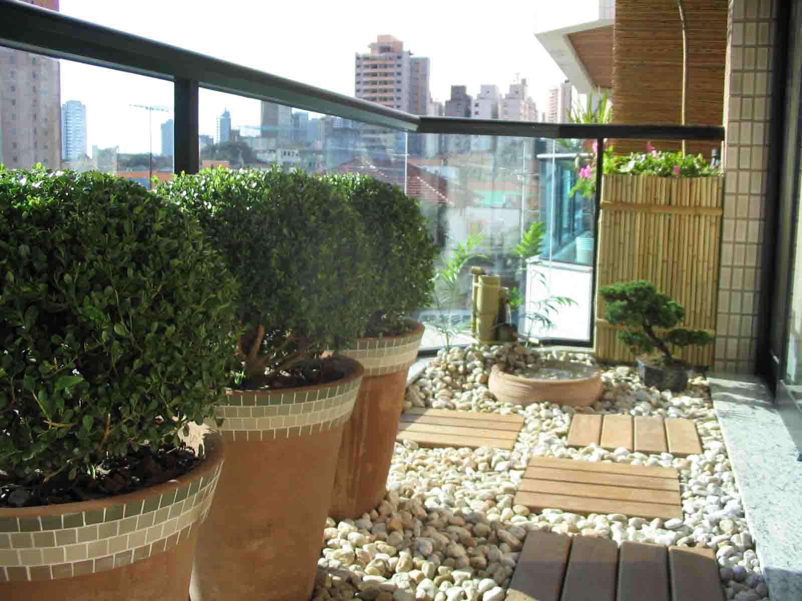 Jardim Vertical DIY: Transforme Sua Varanda em um Oásis Verde