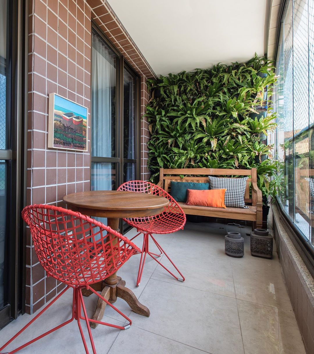 Horta Urbana em Apartamento: Cultive Seus Próprios Temperos na Varanda