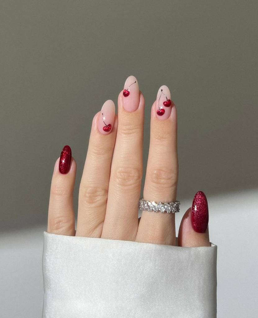 Esmalte vermelho cereja 2025