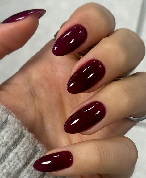 Tendência unhas vermelho cereja