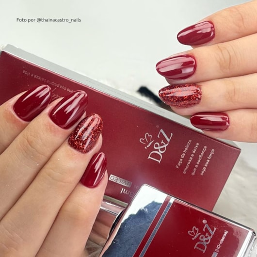 Unhas amendoadas vermelho cereja