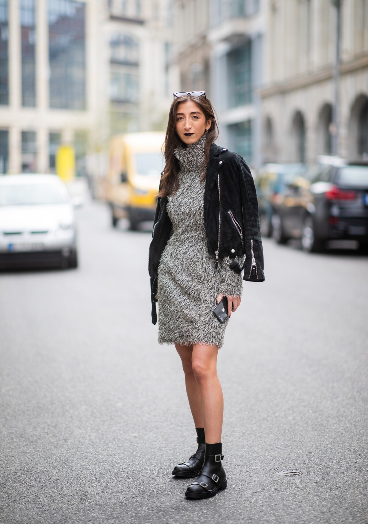 Guia Completo: Vestido Midi com Bota de Cano Curto