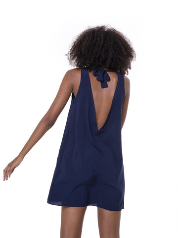 vestido com decote nas costas