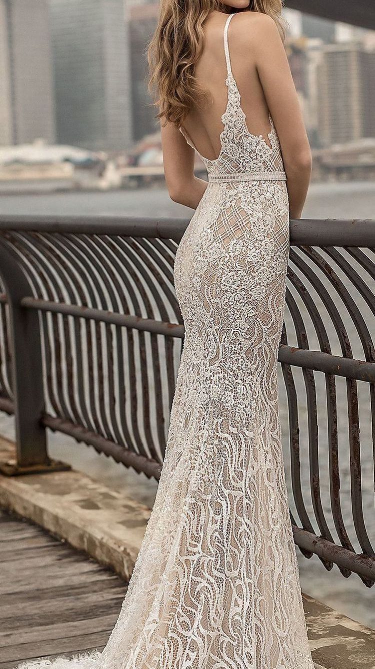 vestido com decote nas costas