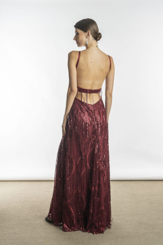 vestido com decote nas costas