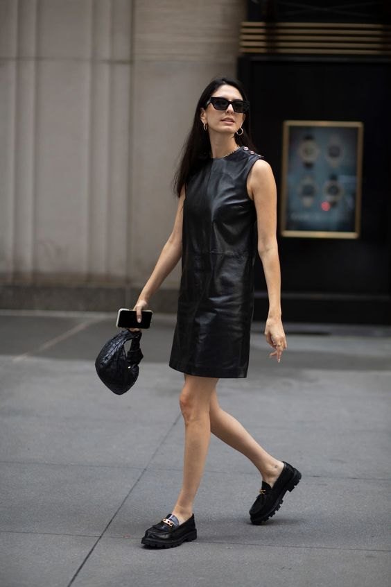 5 ideias de títulos:
1. Mocassim com Vestido: O Guia Completo para Looks Incríveis
2. Como Usar Mocassim com Vestido: Dicas de Estilo para Todas as Ocasiões
3. Tendência 2025/2026: A Combinação Perfeita de Vestido e Mocassim
4. Mocassim Tratorado vs. Clássico: Qual o Melhor para o Seu Vestido?
5. Do Casual ao Elegante: Transforme seu Vestido com o Mocassim Ideal